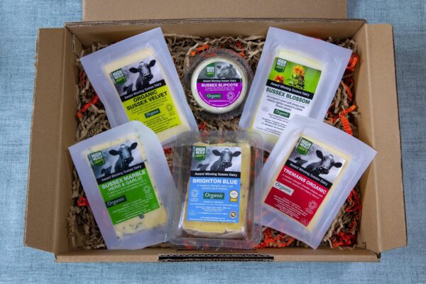 hamper-summer-cheese-board-selection-1 hamper-summer-cheese-board-selection-1